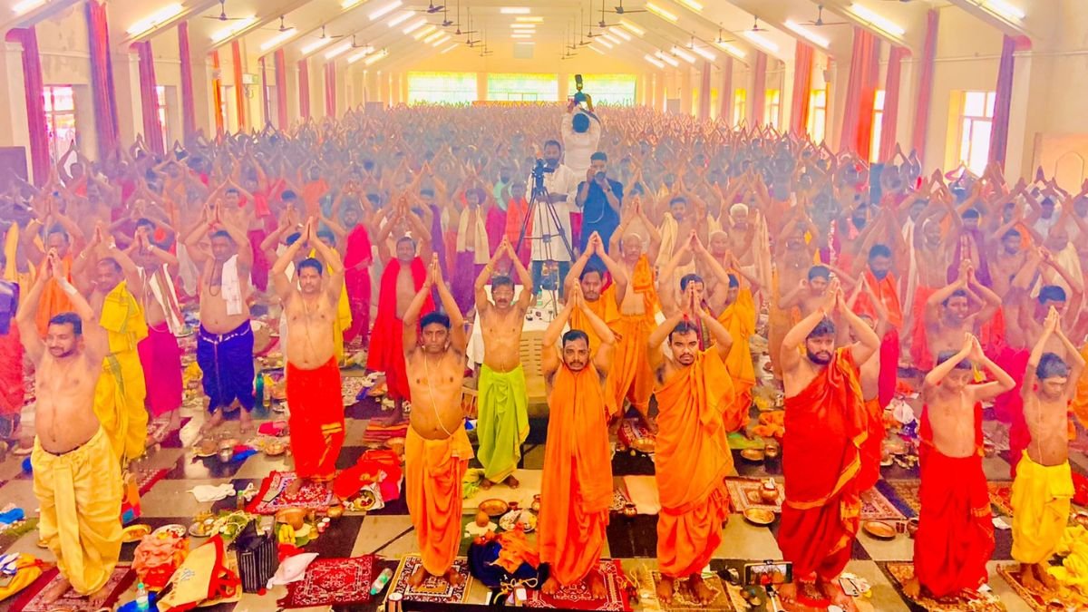 Sadguru Brahmeshanand sets “Asia Books of Record” for Yadnyopavit in Goa