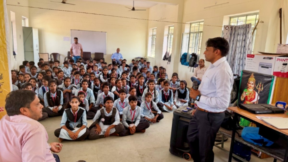 Jeevan Prasad Swami: Cyber Security Awareness Session at PM SHRI Chhapura Kalan, Students Receive Guidance for a Safer Digital Future